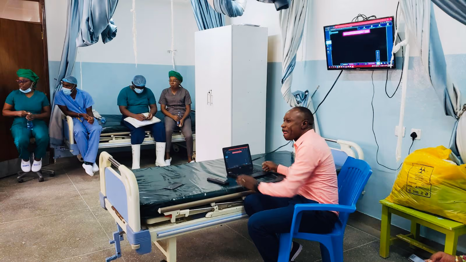 Hình minh họa cho Chương trình Phẫu thuật Sản khoa An toàn (OSS) tại Kenya: Đồng thiết kế chương trình đào tạo và cố vấn phẫu thuật cùng đội ngũ địa phương