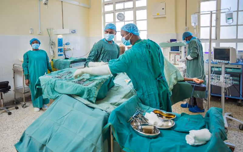Hình minh họa cho Proximie hợp tác với Jhpiego và Ariadne Labs trong sáng kiến mới nhằm cải thiện phẫu thuật sản khoa
