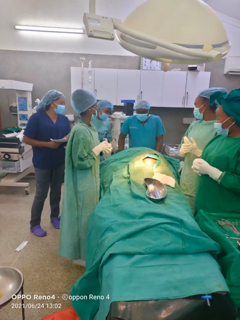 Hình minh họa cho Proximie hợp tác với Jhpiego và Ariadne Labs trong sáng kiến mới nhằm cải thiện phẫu thuật sản khoa