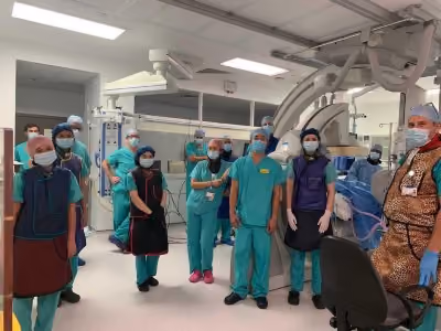 Hình minh họa cho Ca tim mạch mang tính bước ngoặt cứu sống một người London nhờ thực tế tăng cường và…