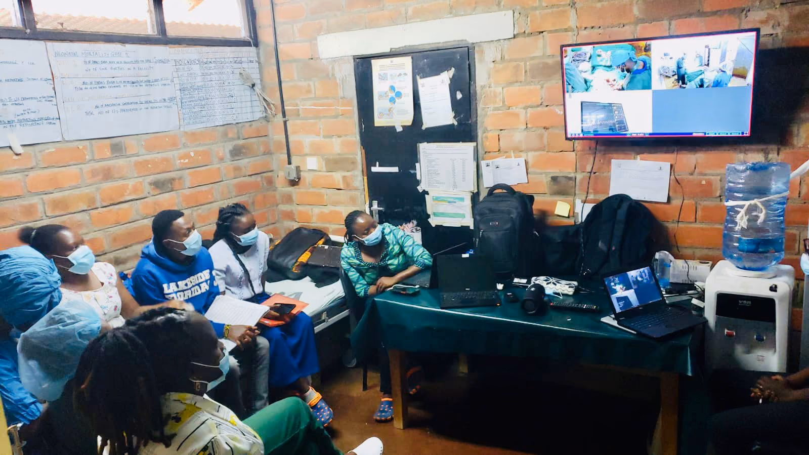 Hình minh họa cho Chương trình Phẫu thuật Sản khoa An toàn (OSS) tại Kenya: Đồng thiết kế chương trình đào tạo và cố vấn phẫu thuật cùng đội ngũ địa phương